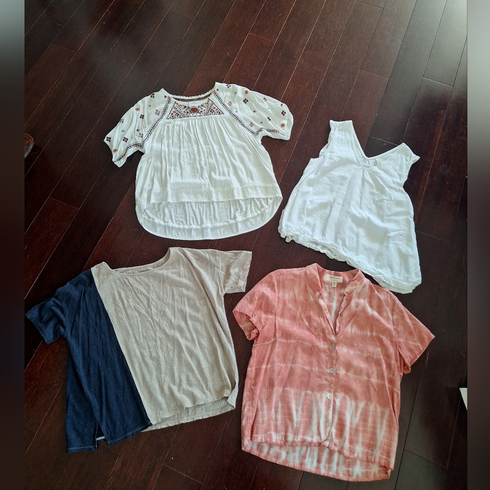 Womens Bundle Of Four XS & S Shirts.